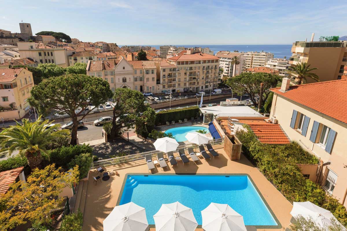 The pool area at the Best Western Hôtel des Orangers Cannes