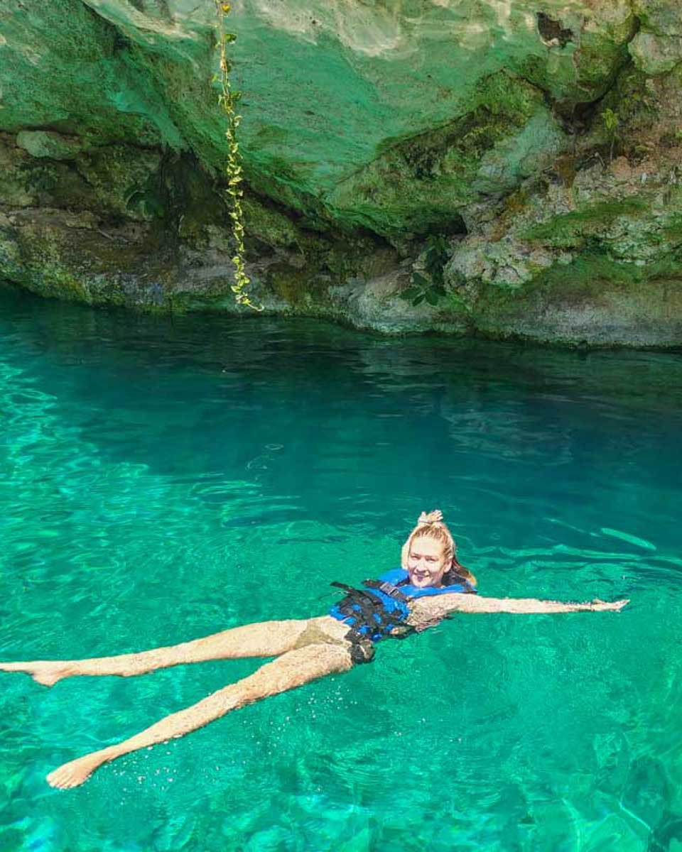 Bailey-swims on a tour in Bermuda