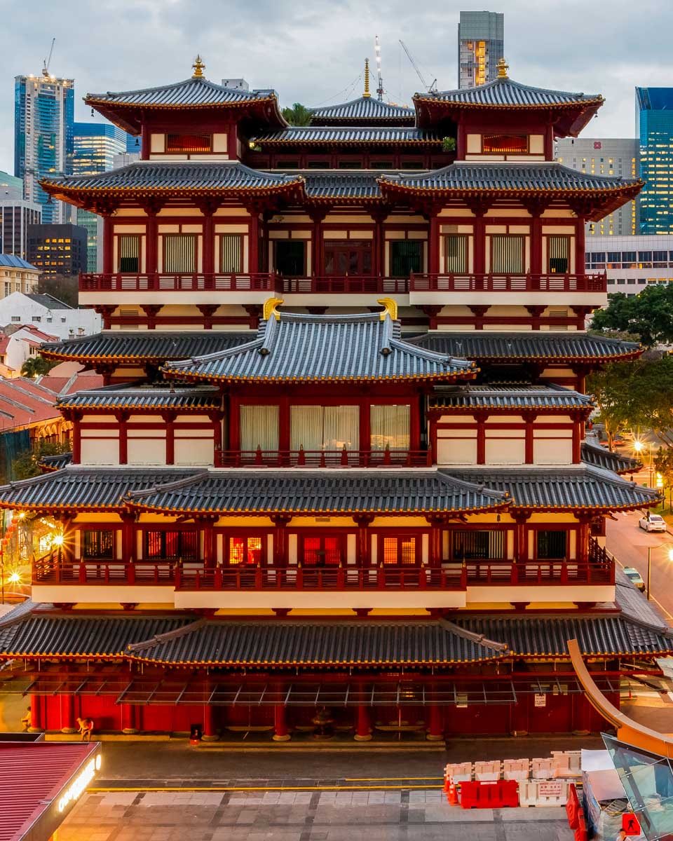 The Buddha Tooth Relic Temple in Singapore (1)