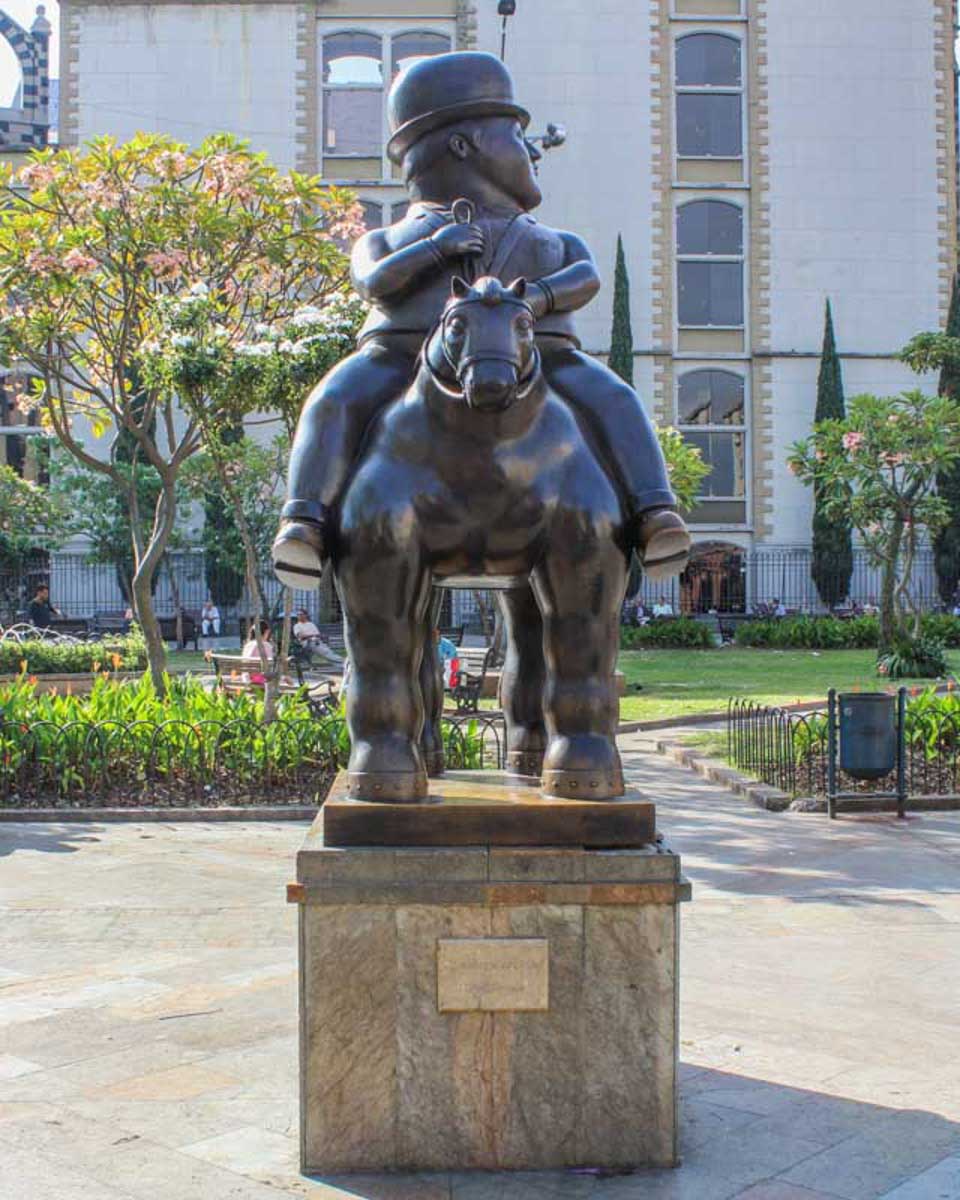 A-statue-in-Plaza-Botero-Medellin-on-a-bike-tour
