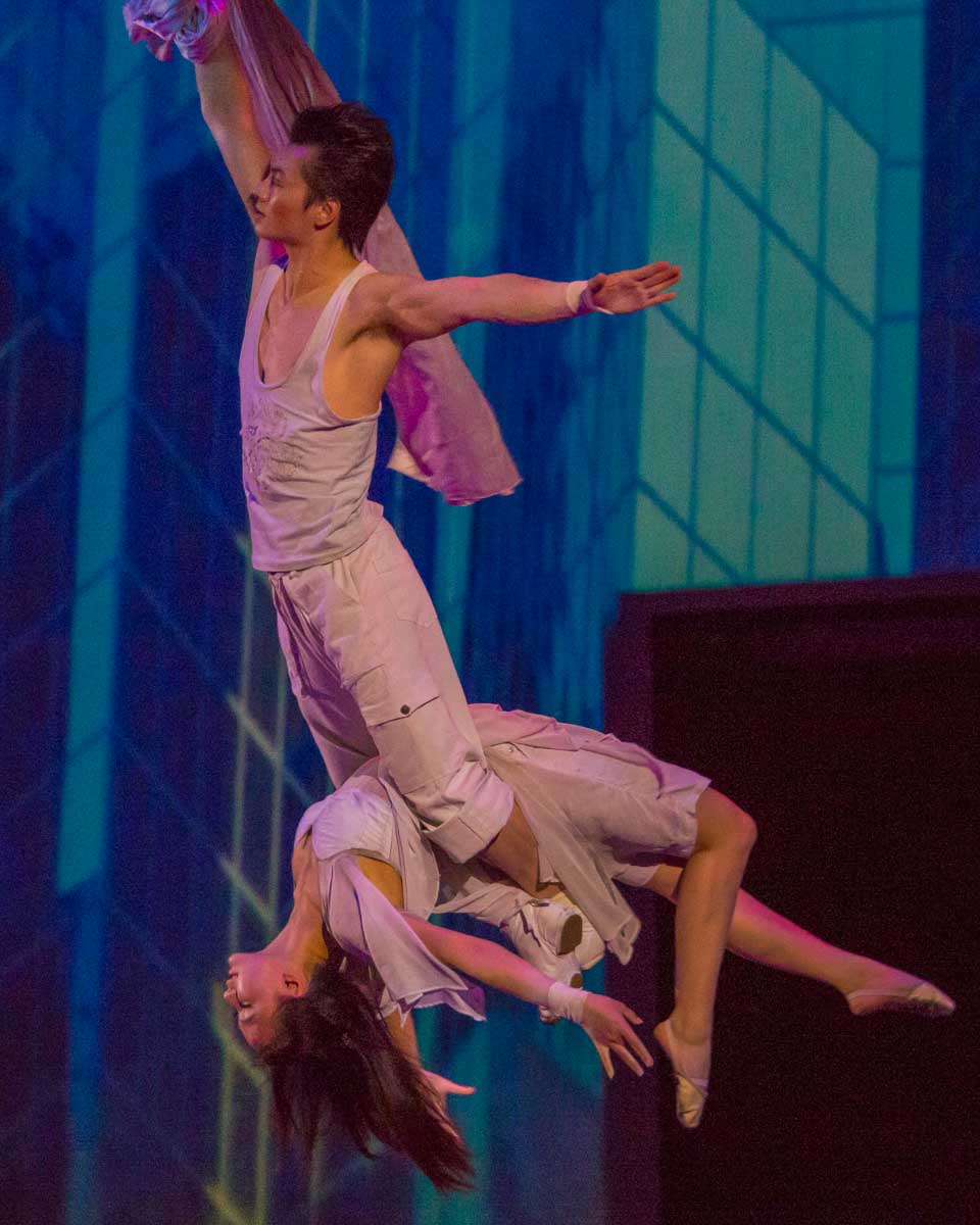 Acrobatic-Show-seen-in-Shanghai-China-2