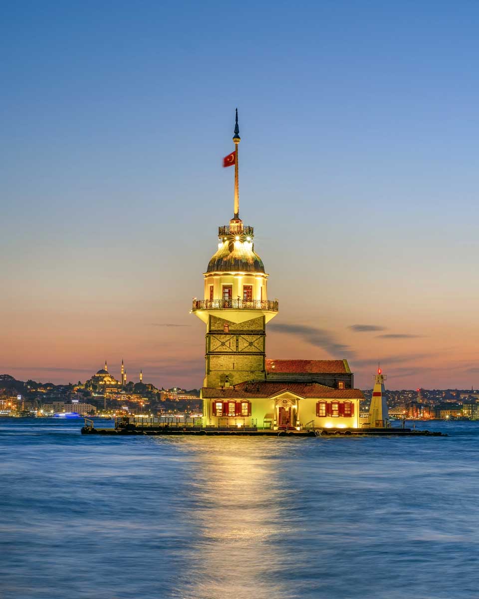 Maiden's Tower in istanbul, Turkey at night