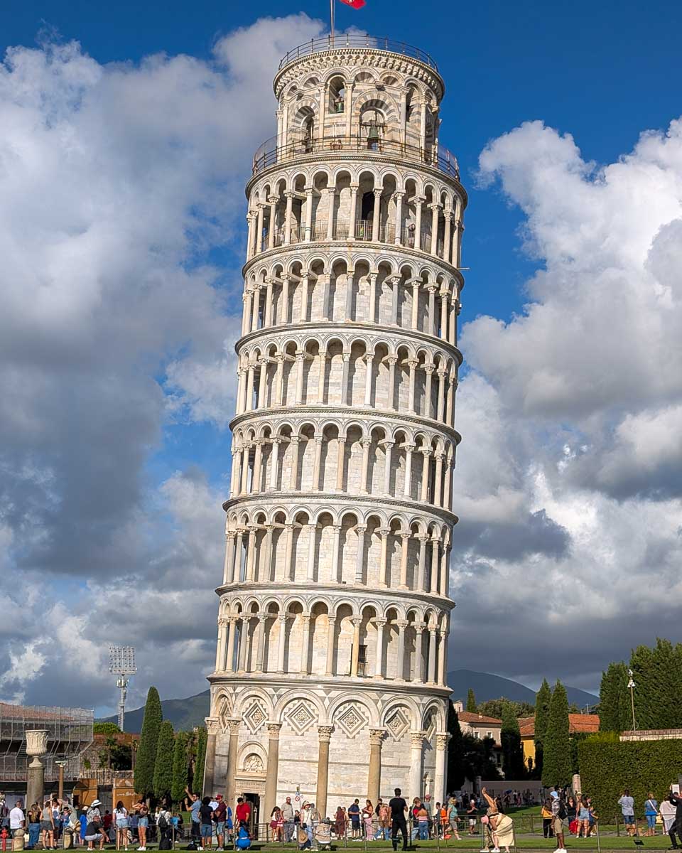 The Leaning Tower of Pisa in Pisa Italy (2)