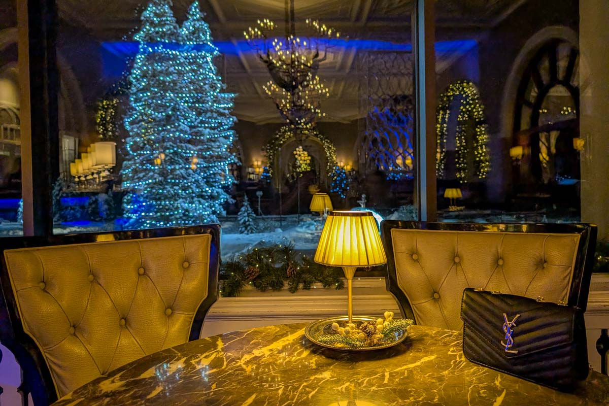 A table at the Lakeview Lounge Lobby Restaurant & Bar at Fairmont Chateau Lake Louise in Lake Louise Alberta Canada (1)