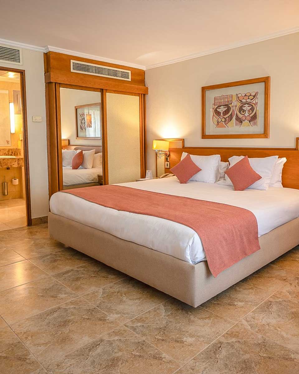 Hotel room at Jolie Ville Hotel & Spa Kings Island Luxor