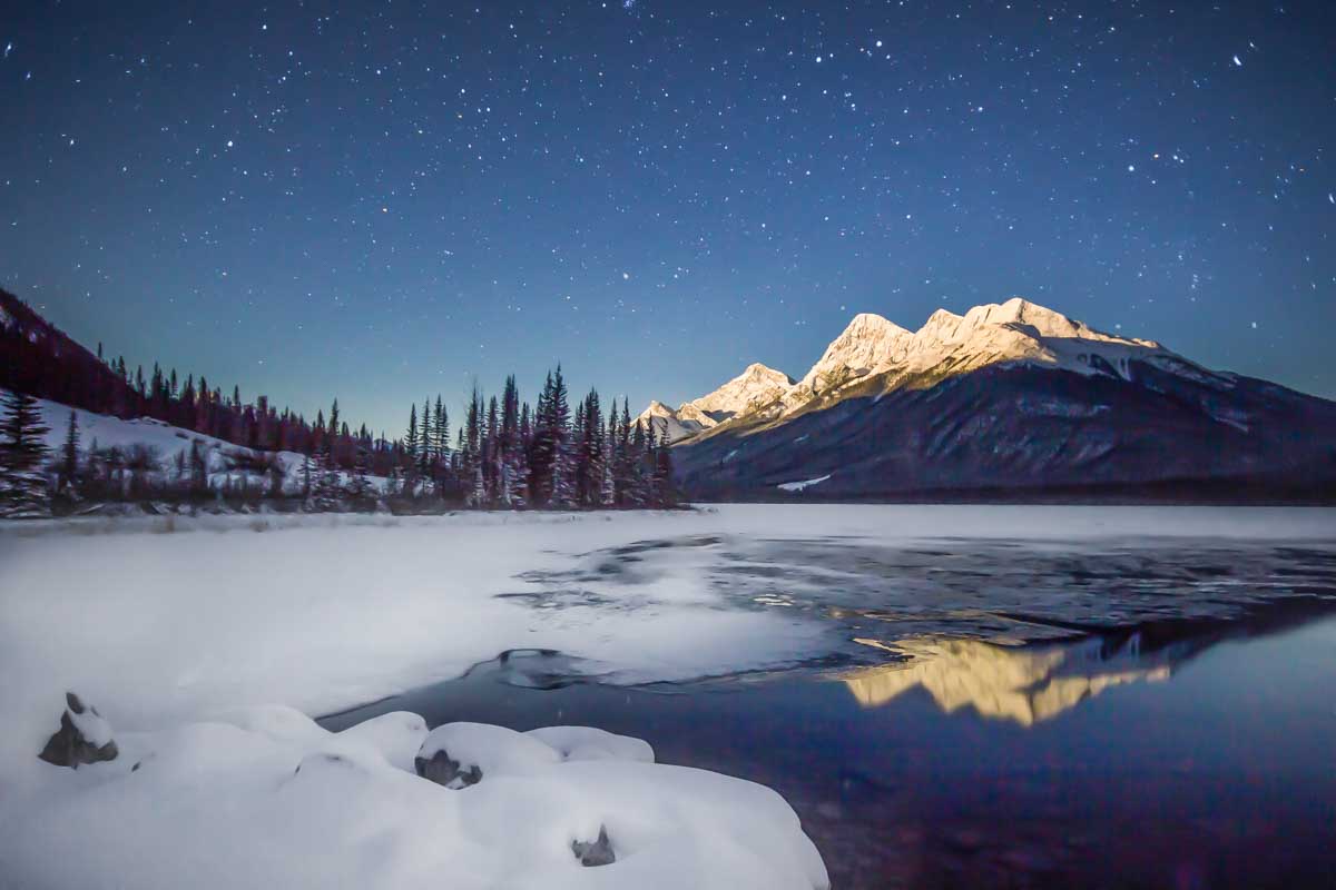 Stargazing-in-Lake Louise-AB-Canada