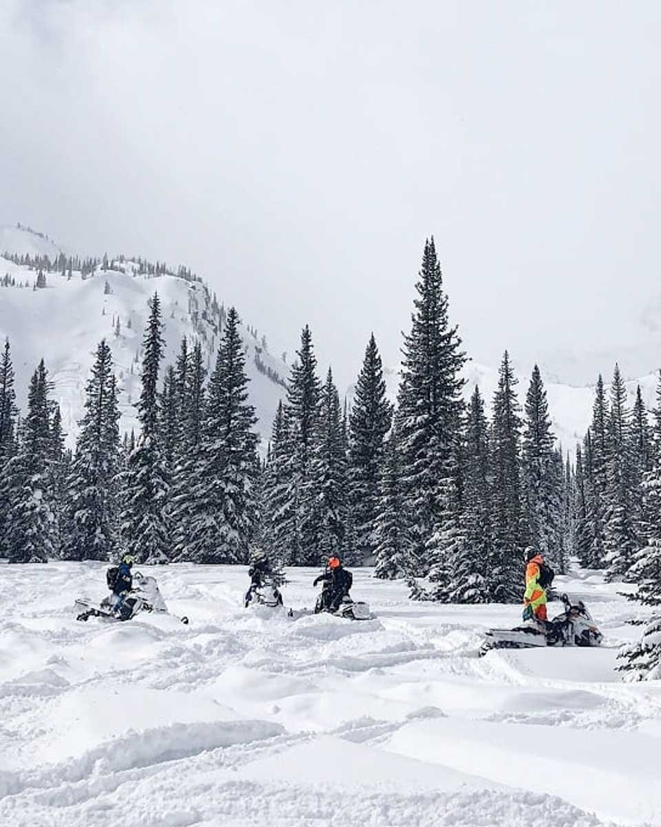 snowmobiling-in-Rovaniemi Finland on a tour