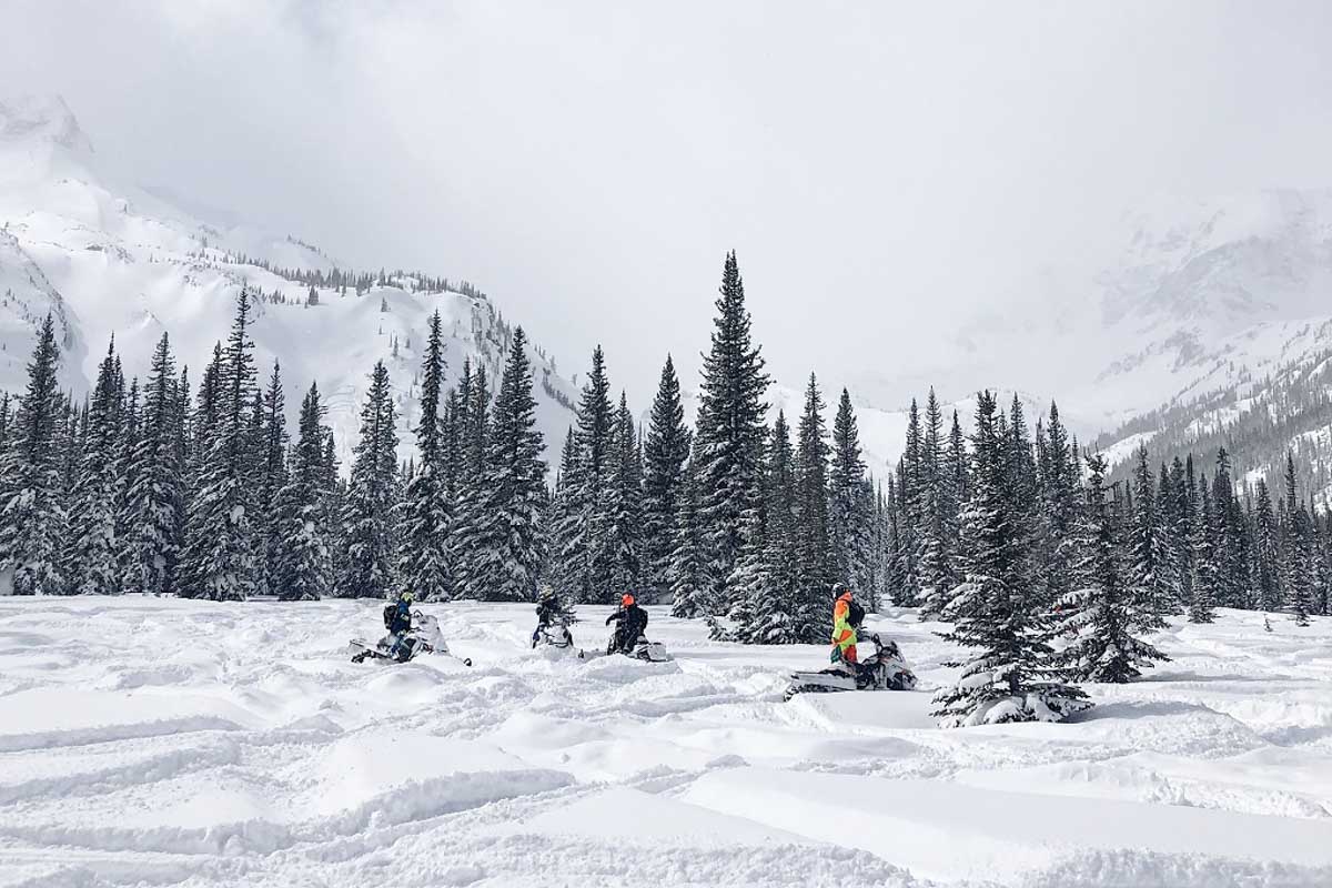 snowmobiling-in-whistler-Canada