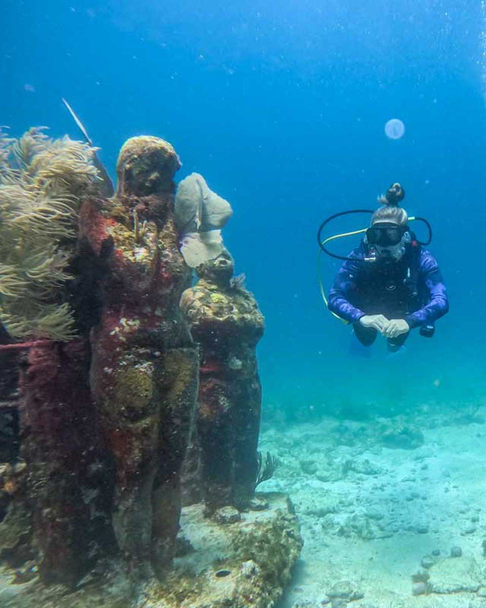 Daniel-and-Bailey-scuba-dive-in-Cancún Underwater Museum Mexico