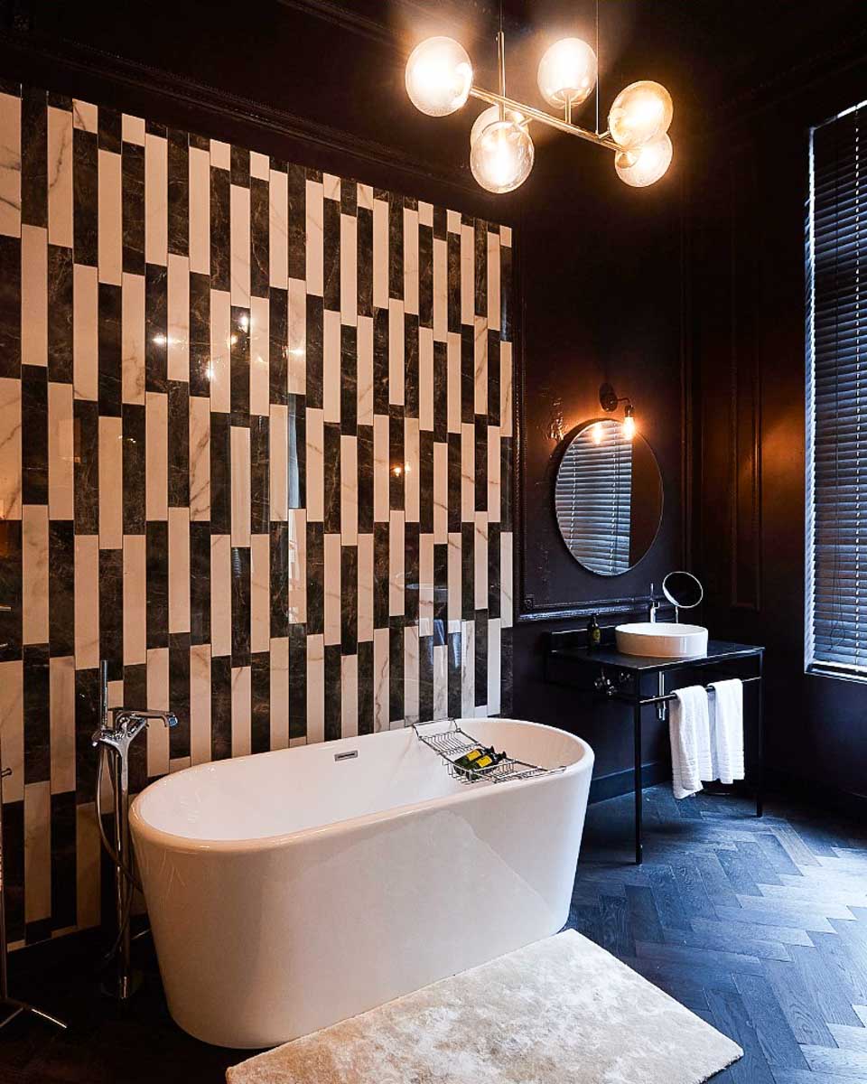 Bathroom in the hotel room at Harmon House - Hotel & Spa in Brussels