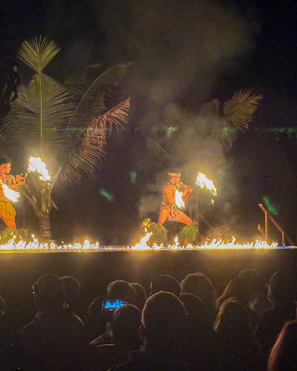 Fire-dancers-at-a-luau-in-North Shore Oahu