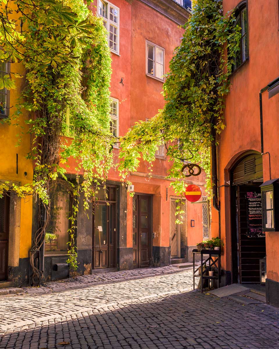 Gamla-Stan-alley-in-Stockholm-Sweden