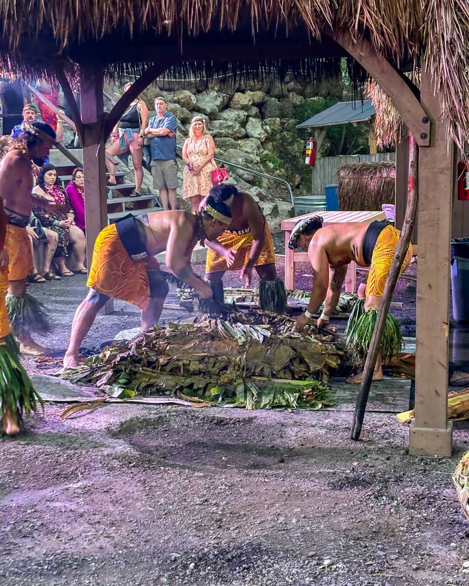 Men prepare food at a Luau in Waikiki Honolulu Hawaii (16)