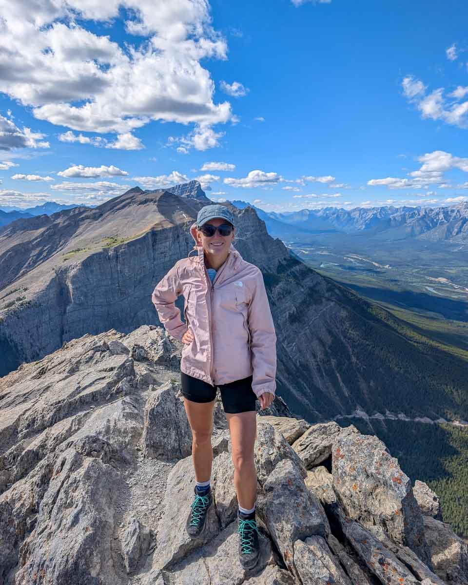 Hiking Ha Ling trail in Canada (11)