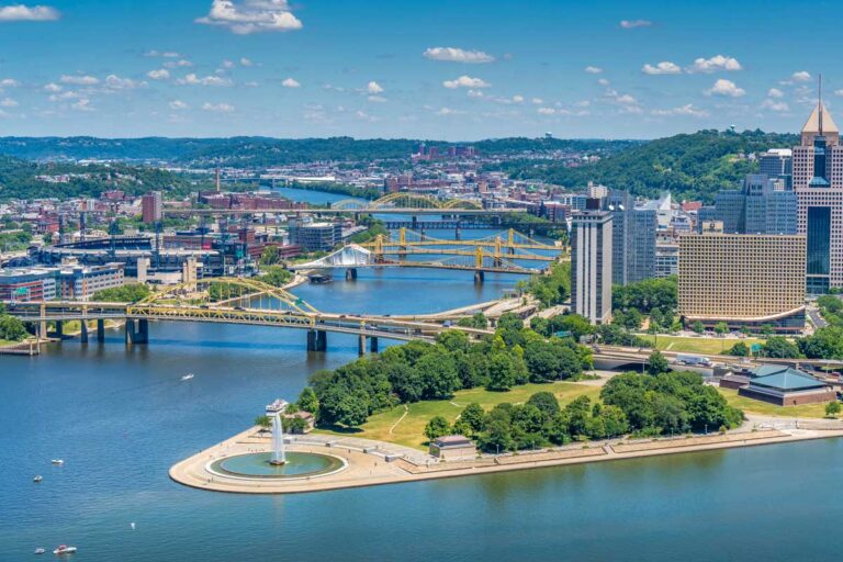 City view of Pittsburgh Pennsylvania on a sunny day