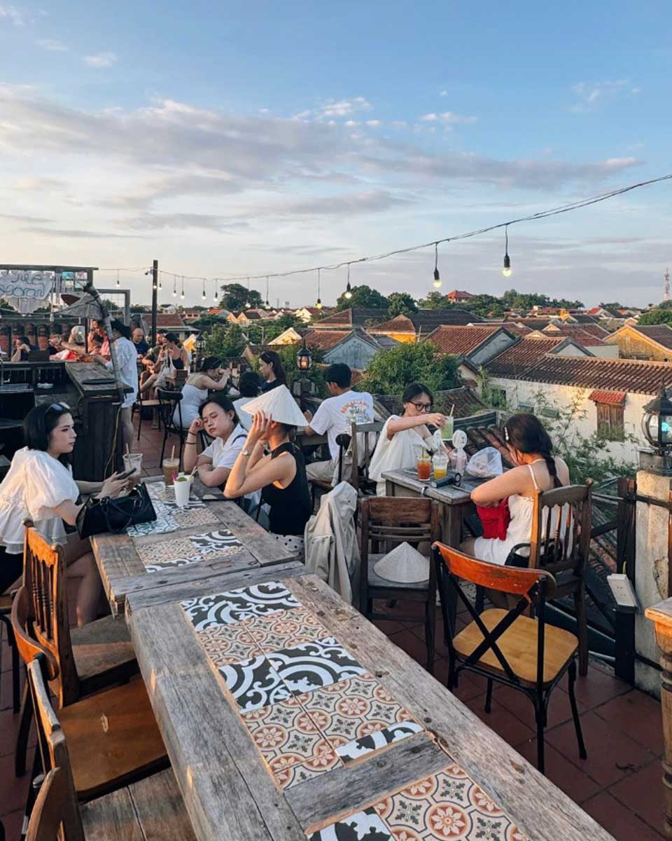 Mê Hội An Rooftop Coffee in Hoi An Vietnam 1